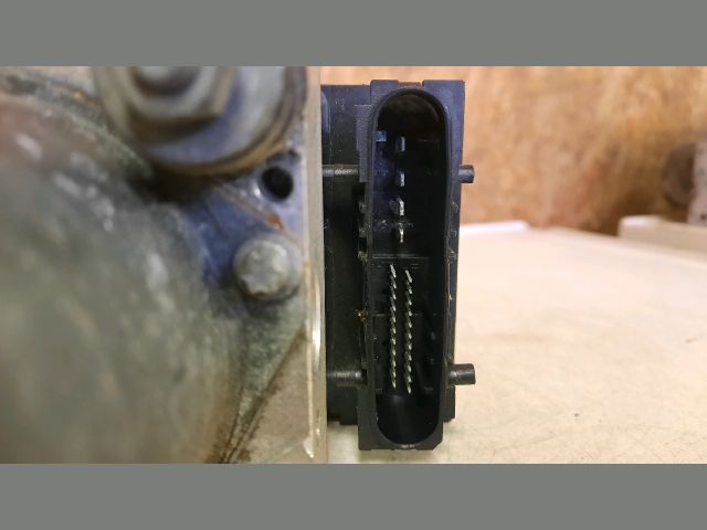 bontott SUBARU LEGACY ABS Kocka