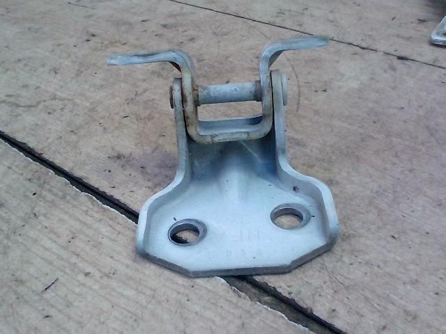 bontott SUBARU LEGACY Bal első Alsó Zsanér