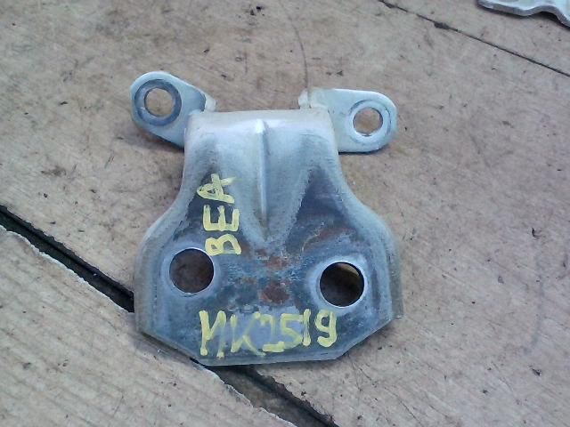 bontott SUBARU LEGACY Bal első Alsó Zsanér