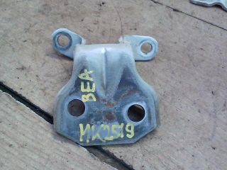 bontott SUBARU LEGACY Bal első Alsó Zsanér