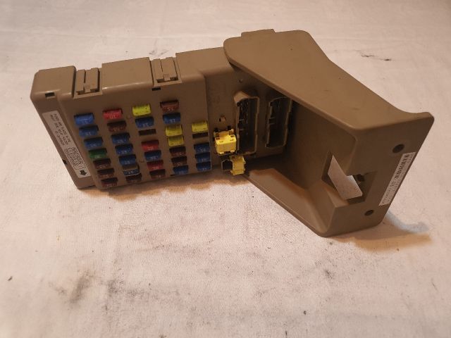 bontott SUBARU LEGACY Biztosítéktábla Utastér