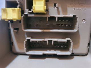 bontott SUBARU LEGACY Biztosítéktábla Utastér