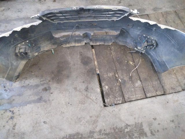 bontott SUBARU LEGACY Első Lökhárító (Üresen)