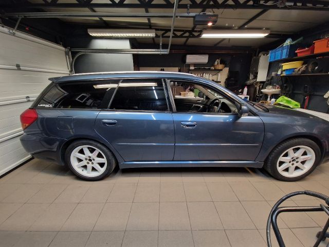 bontott SUBARU LEGACY Jobb első Gumikéder