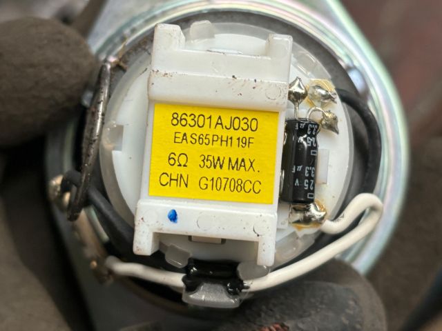 bontott SUBARU LEGACY Jobb első Hangszóró