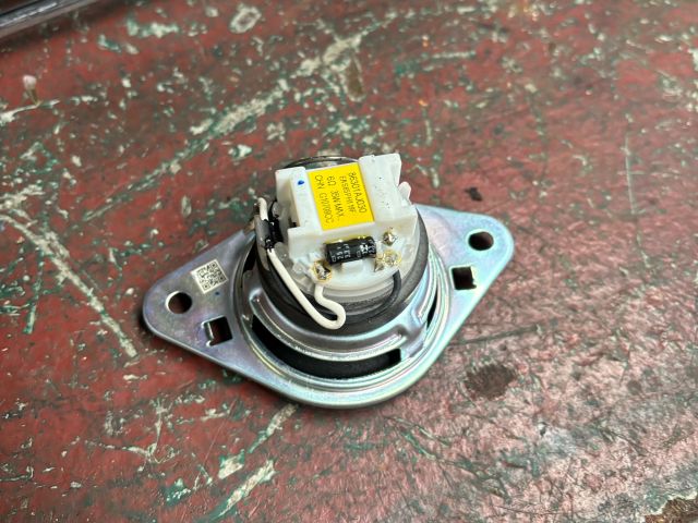 bontott SUBARU LEGACY Jobb első Hangszóró