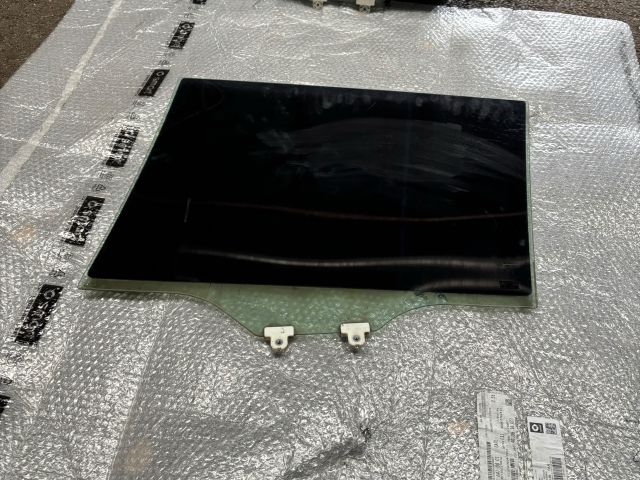 bontott SUBARU LEGACY Jobb hátsó Ablak