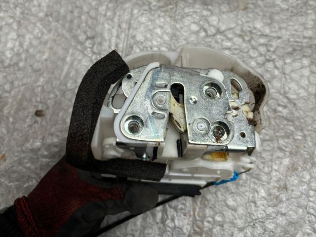 bontott SUBARU LEGACY Jobb hátsó Ajtózár