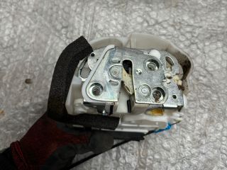 bontott SUBARU LEGACY Jobb hátsó Ajtózár