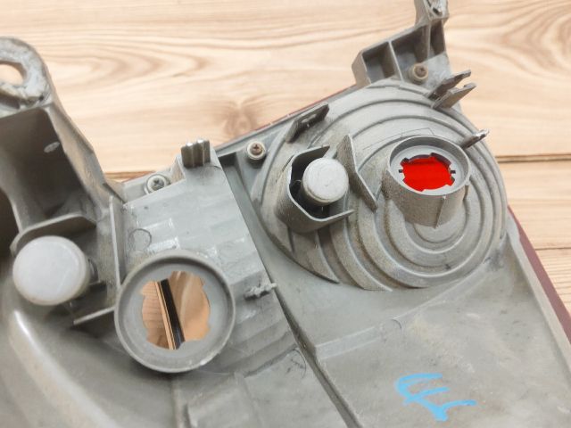 bontott SUBARU LEGACY Jobb hátsó Lámpabúra