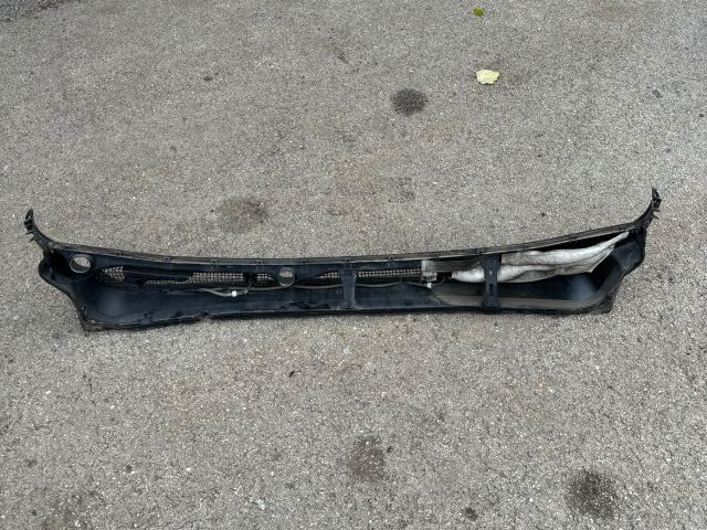 bontott SUBARU LEGACY Jobb Szélvédő Alatti Vízelvezető Műanyag