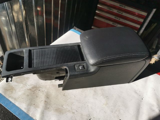 bontott SUBARU LEGACY Könyöklő