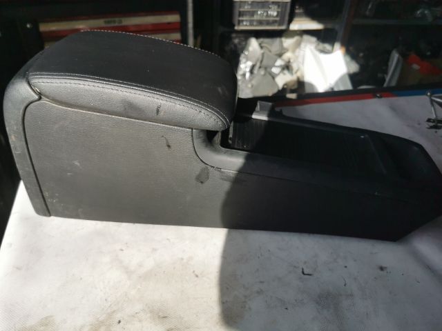 bontott SUBARU LEGACY Könyöklő