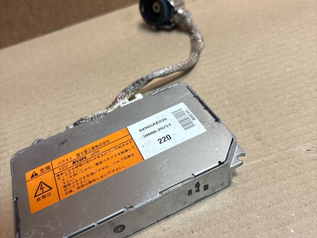 bontott SUBARU LEGACY Xenon Trafó