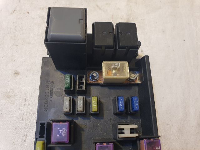 bontott SUBARU OUTBACK Biztosítéktábla Motortér