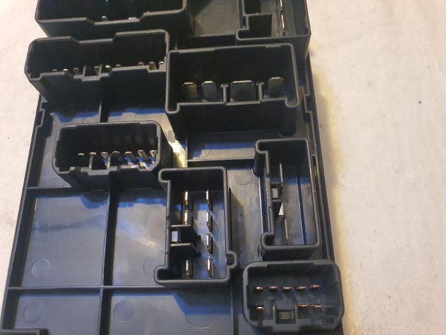 bontott SUBARU OUTBACK Biztosítéktábla Motortér