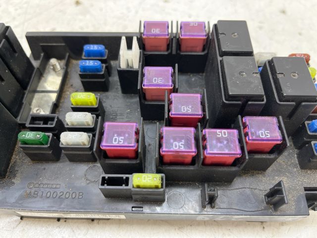 bontott SUBARU OUTBACK Biztosítéktábla Motortér