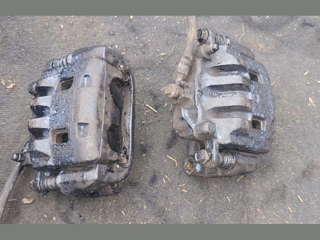 bontott SUBARU OUTBACK Jobb első Féknyereg Munkahengerrel