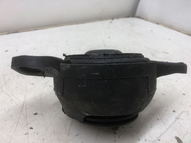 bontott SUBARU OUTBACK Motor Tartó Bak Jobb