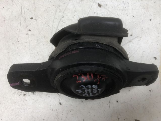 bontott SUBARU OUTBACK Motor Tartó Bak Jobb