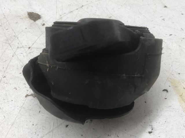 bontott SUBARU OUTBACK Motor Tartó Bak Jobb