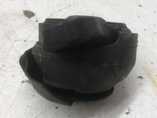 bontott SUBARU OUTBACK Motor Tartó Bak Jobb