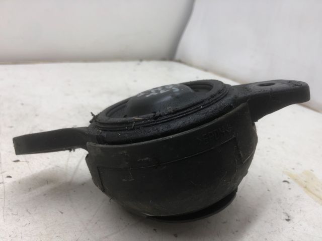 bontott SUBARU OUTBACK Motor Tartó Bak Jobb