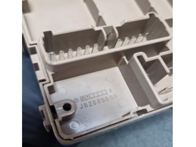 bontott SUBARU OUTBACK Biztosítéktábla Utastér