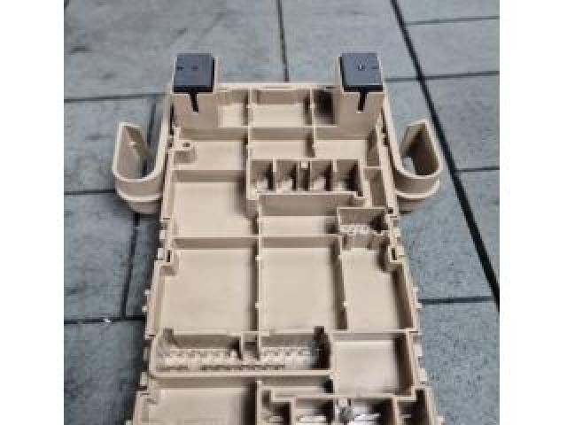 bontott SUBARU OUTBACK Biztosítéktábla Utastér