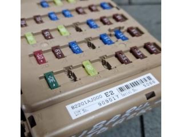 bontott SUBARU OUTBACK Biztosítéktábla Utastér