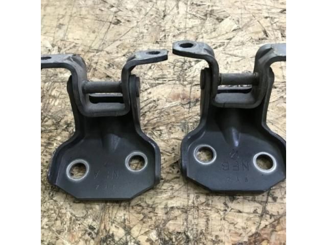 bontott SUBARU OUTBACK Jobb első Zsanér