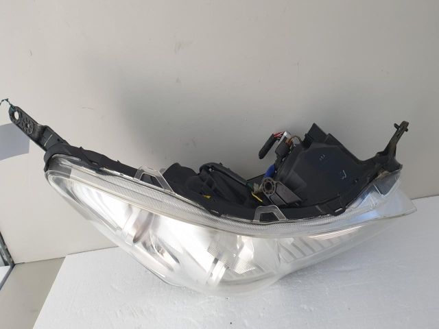 bontott SUBARU OUTBACK Jobb Fényszóró