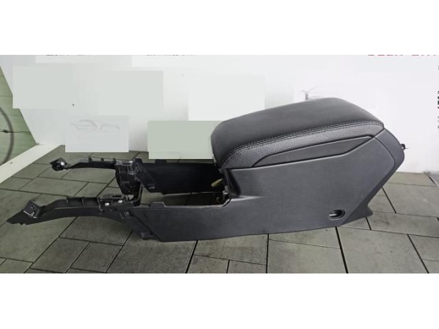 bontott SUBARU OUTBACK Könyöklő