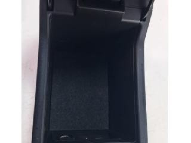 bontott SUBARU OUTBACK Könyöklő