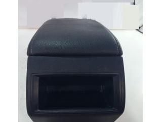 bontott SUBARU OUTBACK Könyöklő