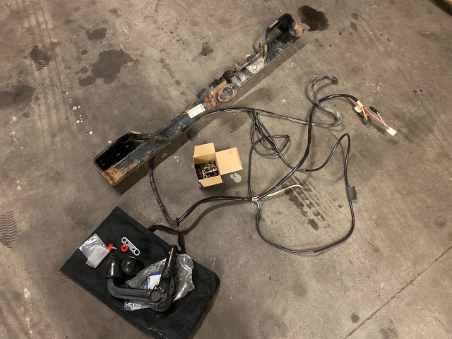 bontott SUBARU OUTBACK Vonóhorog