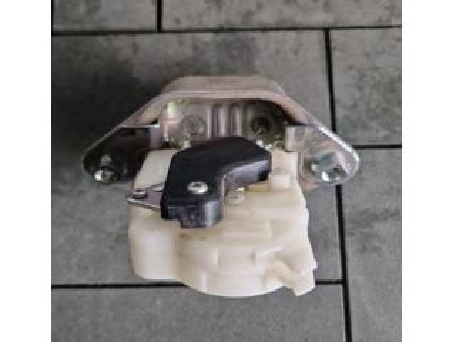 bontott SUBARU XV Csomagtérajtó Zárszerkezet