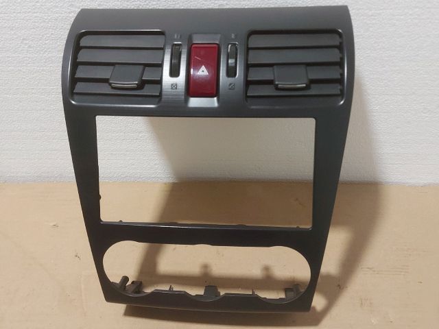 bontott SUBARU XV Középső Szellőző