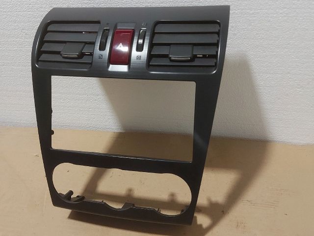 bontott SUBARU XV Középső Szellőző