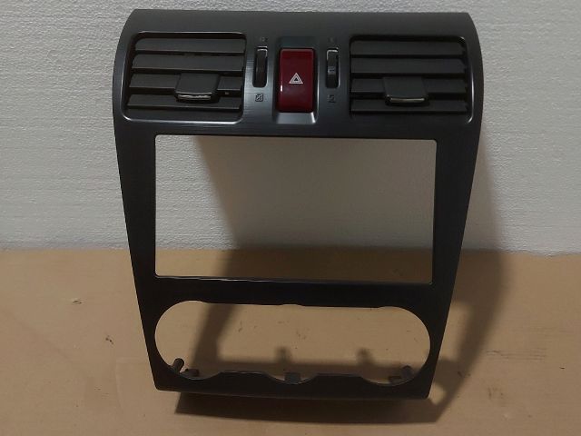 bontott SUBARU XV Középső Szellőző