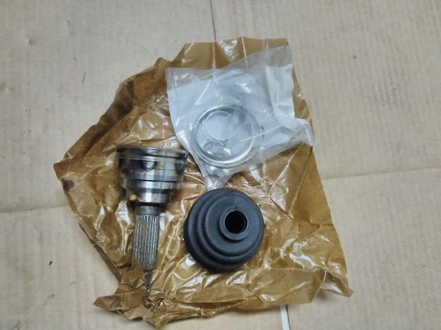 bontott SUZUKI ALTO Jobb Féltengely