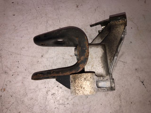 bontott SUZUKI ALTO Motor Tartó Bak (Fém)