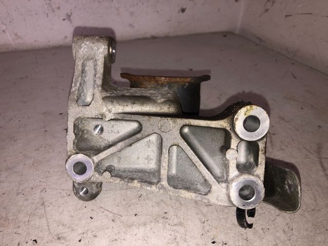 bontott SUZUKI ALTO Motor Tartó Bak (Fém)