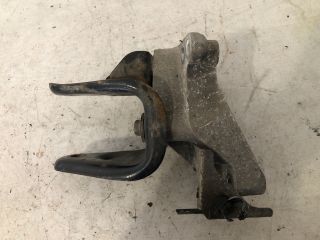 bontott SUZUKI ALTO Motor Tartó Bak (Fém)