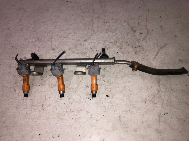 bontott SUZUKI ALTO Porlasztó Sor / Híd