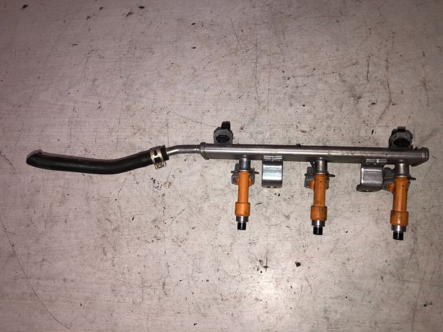 bontott SUZUKI ALTO Porlasztó Sor / Híd