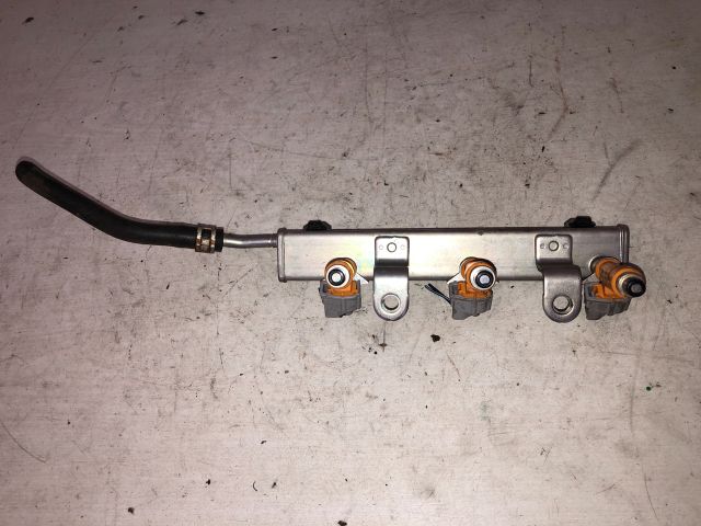 bontott SUZUKI ALTO Porlasztó Sor / Híd