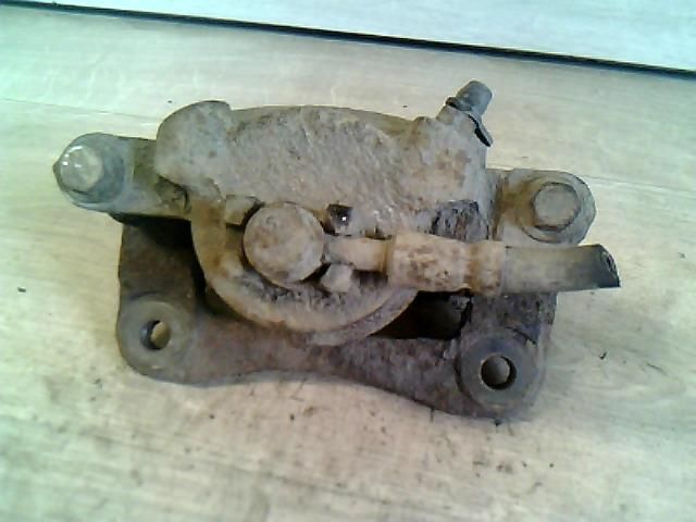 bontott SUZUKI ALTO Jobb első Féknyereg Munkahengerrel