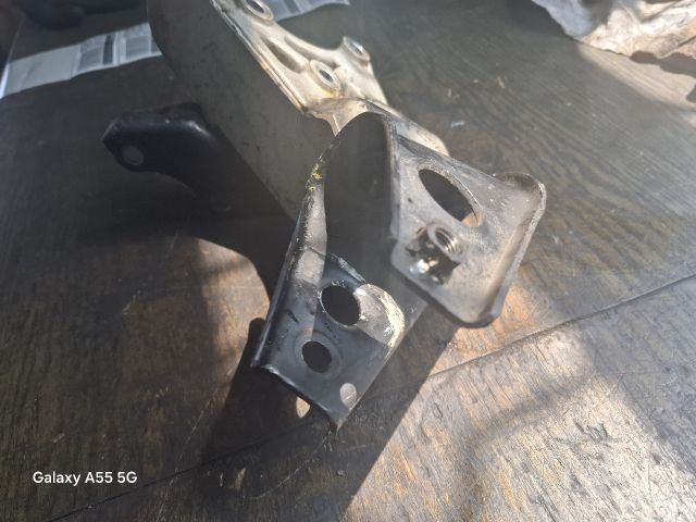 bontott SUZUKI ALTO Motor Tartó Bak (Fém)