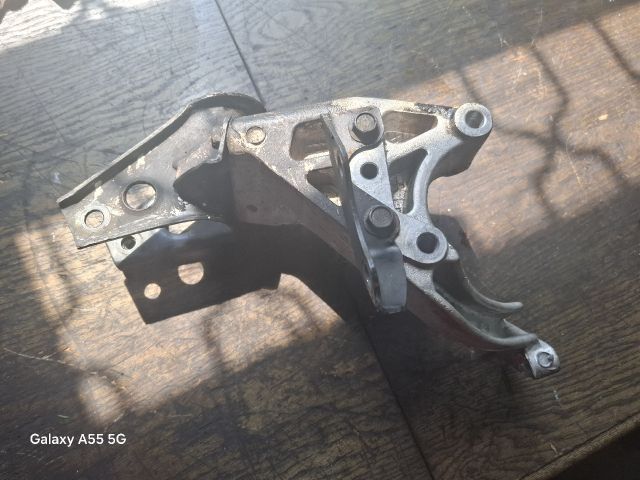 bontott SUZUKI ALTO Motor Tartó Bak (Fém)